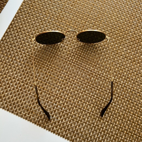 Ray-Ban sunglasses. Worn only a handful of times. Perfect condition - Picture 2 of 2